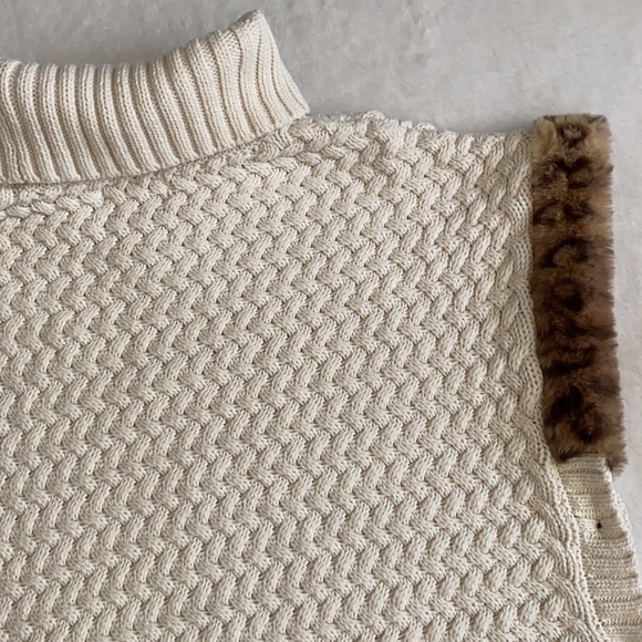 Aspen Kids | Leopard Faux Fur Trim Turtleneck Sweater Knit Poncho Cape (L 10/12) - Picture 14 of 16